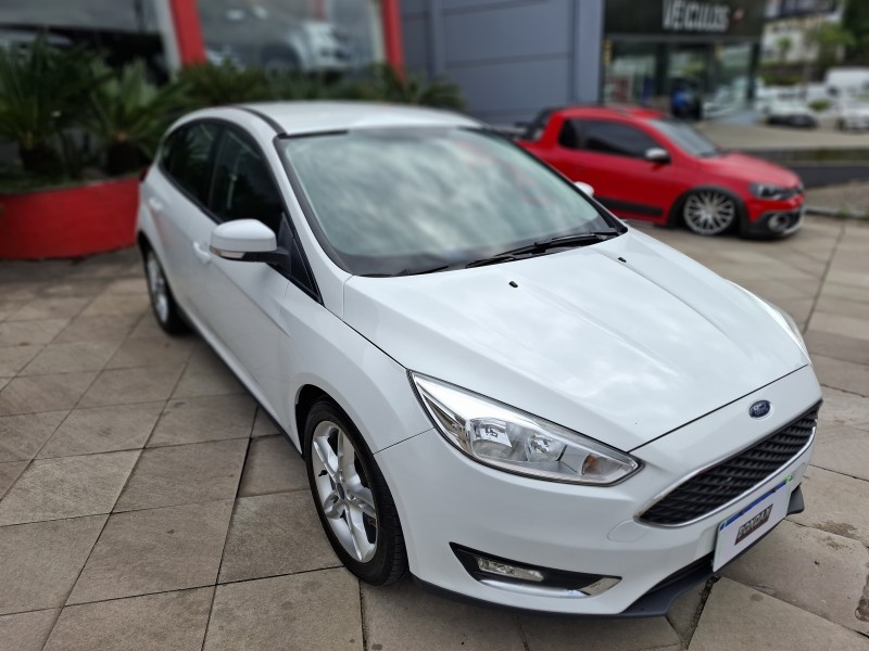 FOCUS 1.6 SE 16V FLEX 4P MANUAL - 2017 - FARROUPILHA