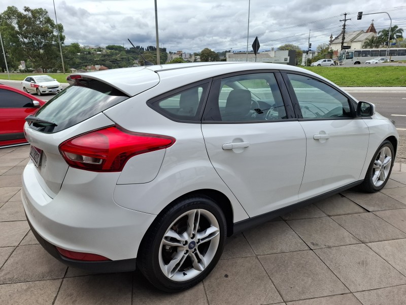 FOCUS 1.6 SE 16V FLEX 4P MANUAL - 2017 - FARROUPILHA