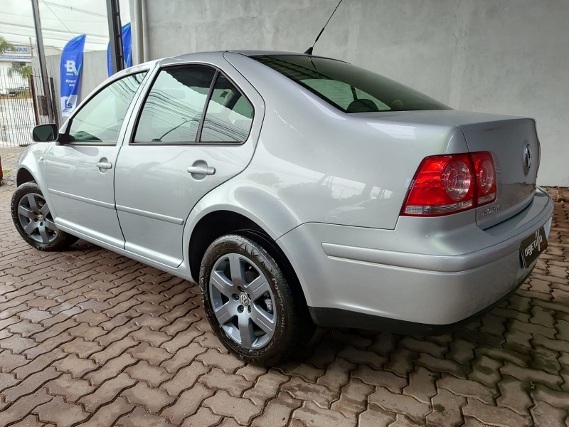 BORA 2.0 MI 8V FLEX 4P MANUAL - 2010 - CAXIAS DO SUL