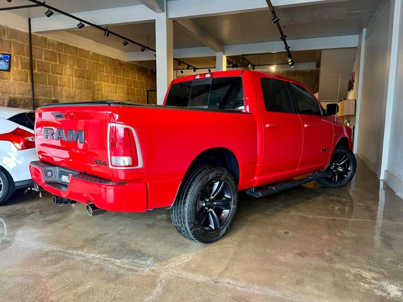 CLASSIC 5.7 V8 GASOLINA LARAMIE NIGHT EDITION CD 4X4 AUTOMÁTICO - 2022 - CAXIAS DO SUL