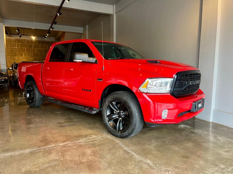 CLASSIC 5.7 V8 GASOLINA LARAMIE NIGHT EDITION CD 4X4 AUTOMÁTICO - 2022 - CAXIAS DO SUL