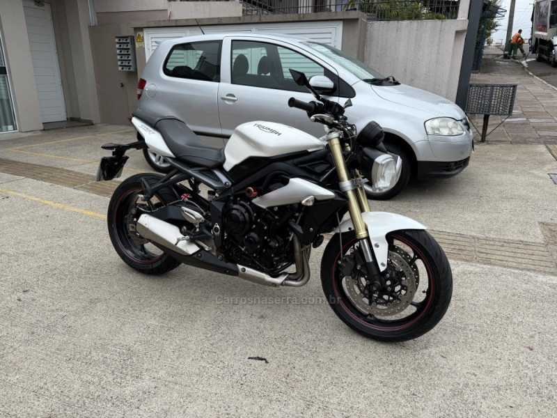 STREET TRIPLE 675 ABS - 2016 - BENTO GONçALVES