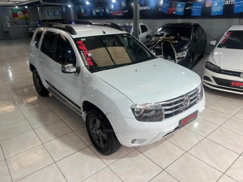 DUSTER 1.6 DYNAMIQUE 4X2 16V FLEX 4P MANUAL - 2014 - ESTâNCIA VELHA