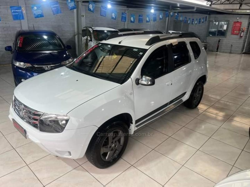 DUSTER 1.6 DYNAMIQUE 4X2 16V FLEX 4P MANUAL - 2014 - ESTâNCIA VELHA