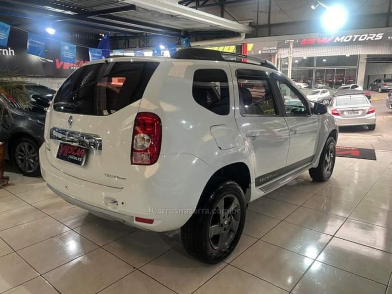 DUSTER 1.6 DYNAMIQUE 4X2 16V FLEX 4P MANUAL - 2014 - ESTâNCIA VELHA