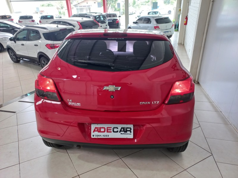 ONIX 1.4 MPFI LTZ 8V FLEX 4P MANUAL - 2014 - FARROUPILHA