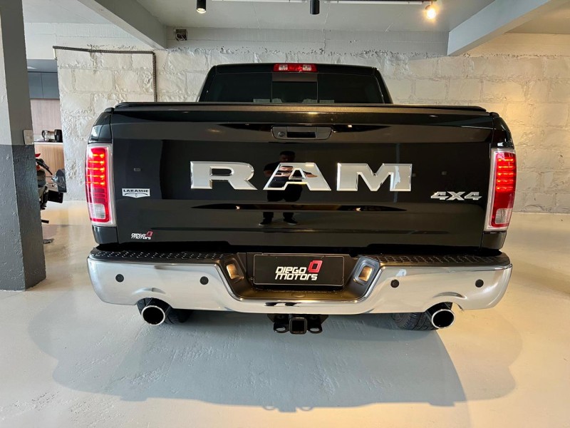 CLASSIC 5.7 LARAMIE V8 HEMI 4P GASOLINA AUTOMÁTICA - 2022 - CAXIAS DO SUL