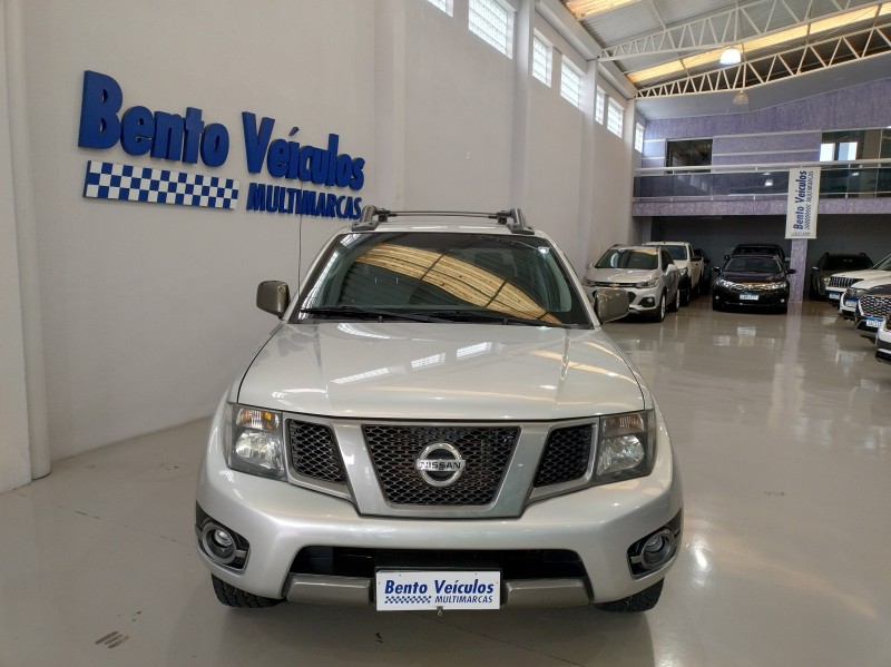 FRONTIER 2.5 SV ATTACK 10 ANOS 4X4 CD TURBO ELETRONIC DIESEL 4P MANUAL