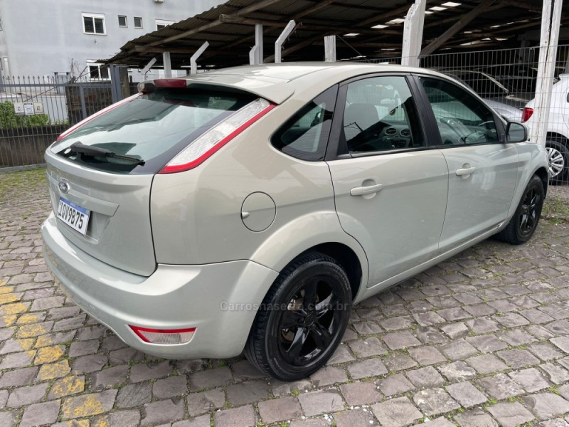 FOCUS 1.6 GLX 16V FLEX 4P MANUAL - 2011 - FARROUPILHA