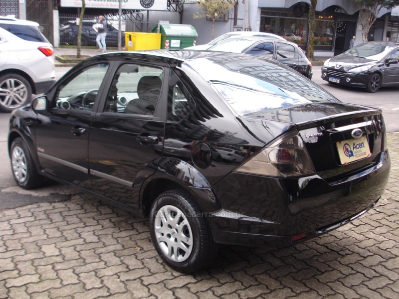 FIESTA 1.6 MPI CLASS SEDAN 8V FLEX 4P MANUAL - 2011 - CAXIAS DO SUL