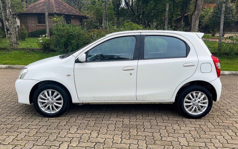 ETIOS 1.5 XLS 16V FLEX 4P MANUAL - 2013 - CANELA