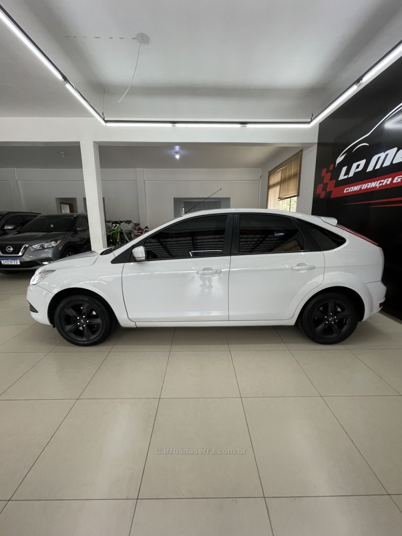 FOCUS 1.6 GLX 16V FLEX 4P MANUAL - 2013 - FARROUPILHA