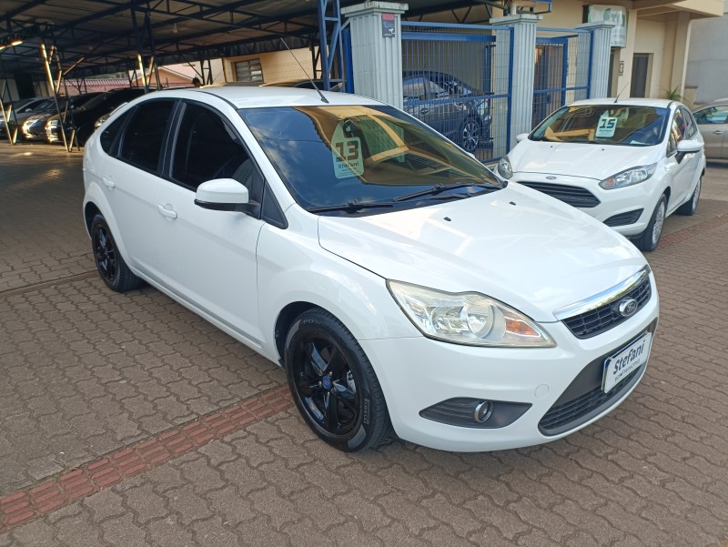 FOCUS 1.6 GLX 16V FLEX 4P MANUAL - 2013 - BOM PRINCíPIO