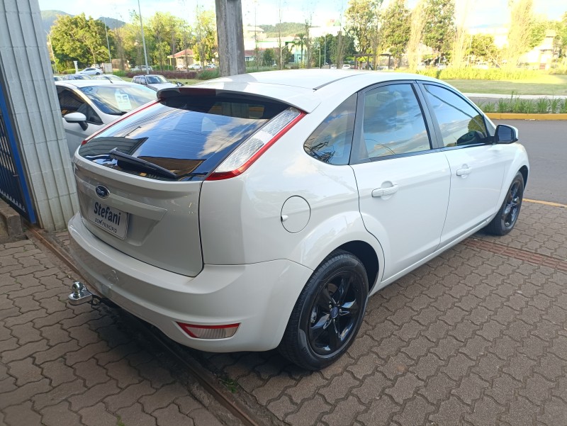 FOCUS 1.6 GLX 16V FLEX 4P MANUAL - 2013 - BOM PRINCíPIO