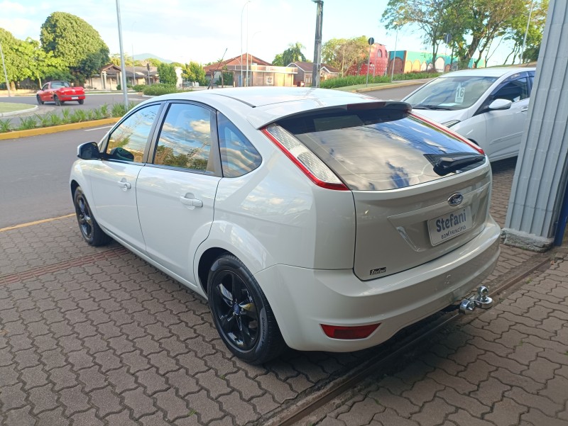 FOCUS 1.6 GLX 16V FLEX 4P MANUAL - 2013 - BOM PRINCíPIO