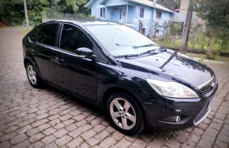 FOCUS 1.6 GLX 16V FLEX 4P MANUAL - 2011 - FARROUPILHA