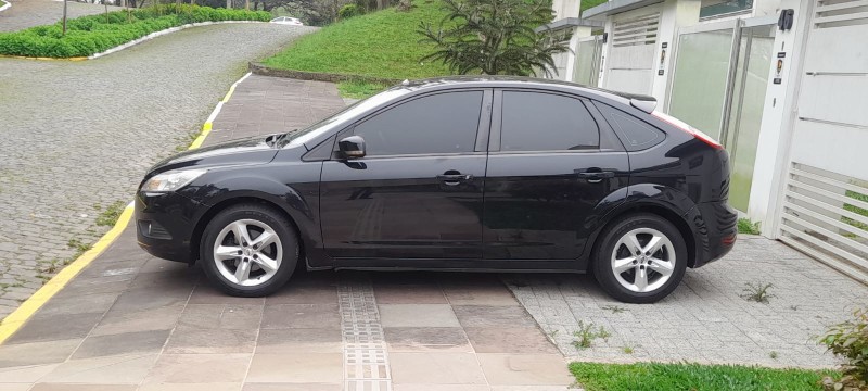 FOCUS 1.6 GLX 16V FLEX 4P MANUAL - 2011 - FARROUPILHA