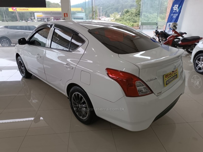 VERSA 1.0 12V FLEX 4P MANUAL - 2017 - NOVA PETRóPOLIS