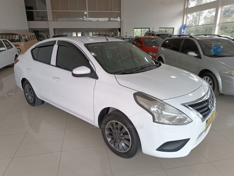 VERSA 1.0 12V FLEX 4P MANUAL - 2017 - NOVA PETRóPOLIS