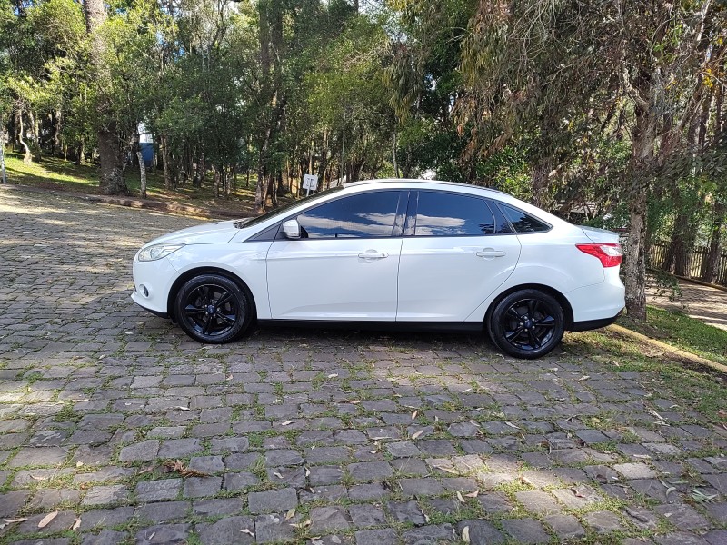 FOCUS 2.0 16V FLEX 4P AUTOMÁTICO - 2014 - CAXIAS DO SUL