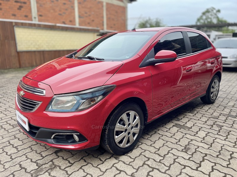 ONIX 1.4 MPFI LT 8V FLEX 4P MANUAL - 2015 - CAMPO BOM