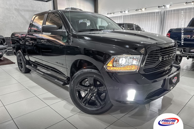 CLASSIC 5.7 V8 GASOLINA LARAMIE NIGHT EDITION CD 4X4 AUTOMÁTICO - 2023 - SARANDI