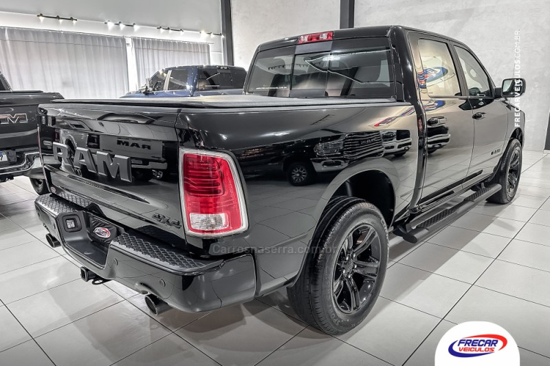 CLASSIC 5.7 V8 GASOLINA LARAMIE NIGHT EDITION CD 4X4 AUTOMÁTICO - 2023 - SARANDI