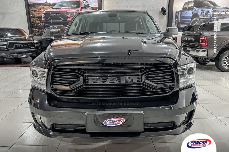 CLASSIC 5.7 V8 GASOLINA LARAMIE NIGHT EDITION CD 4X4 AUTOMÁTICO - 2023 - SARANDI