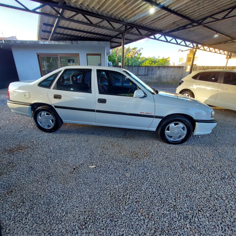 VECTRA 2.0 MPFI GLS 8V GASOLINA 4P MANUAL - 1996 - BOM PRINCíPIO