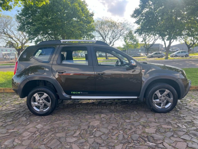 DUSTER 1.6 DYNAMIQUE 4X2 16V FLEX 4P MANUAL - 2013 - DOIS IRMãOS