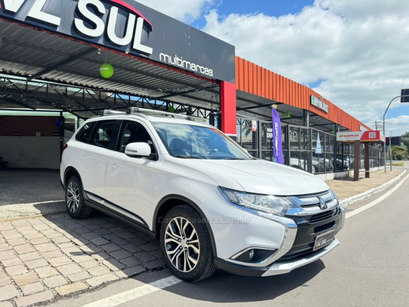 OUTLANDER 2.0 COMFORT 16V GASOLINA 4P AUTOMÁTICO - 2018 - CAXIAS DO SUL