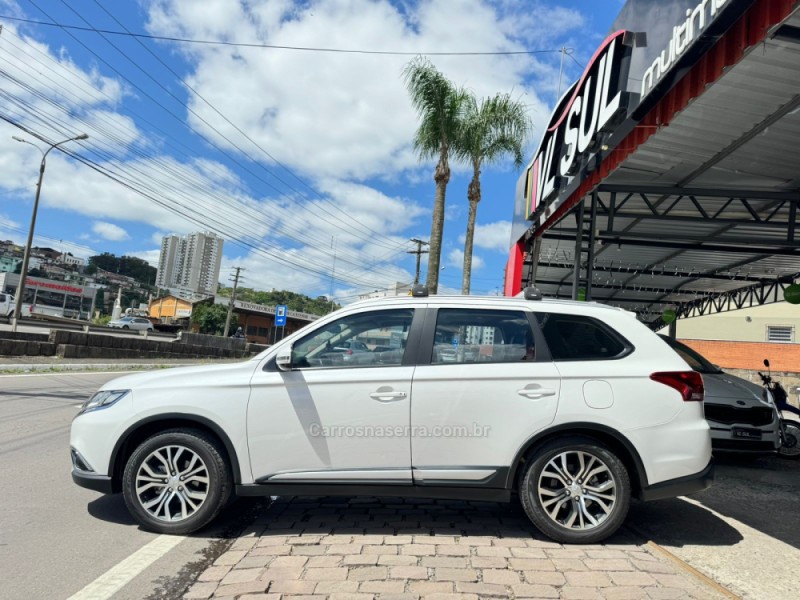 OUTLANDER 2.0 COMFORT 16V GASOLINA 4P AUTOMÁTICO - 2018 - CAXIAS DO SUL