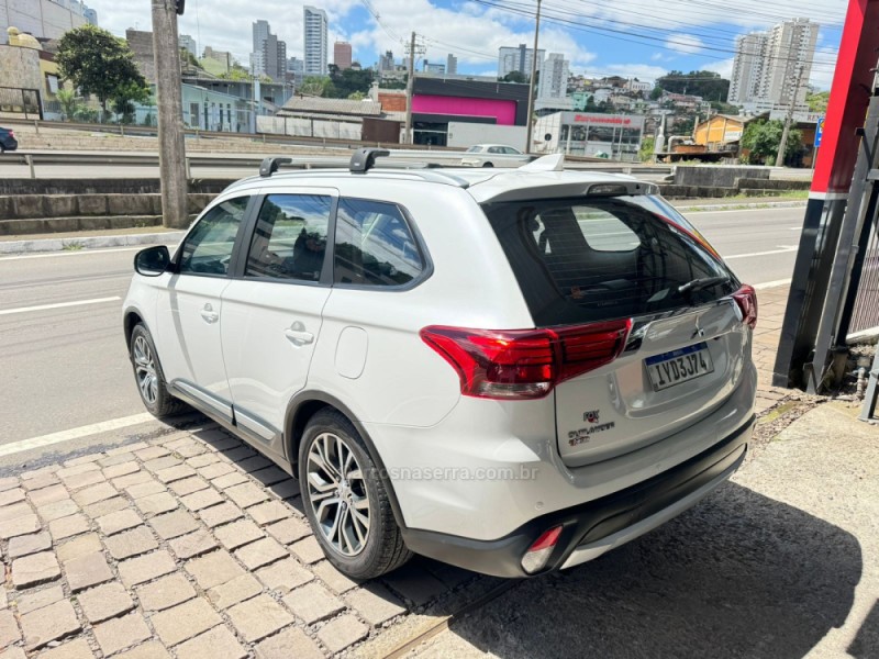 OUTLANDER 2.0 COMFORT 16V GASOLINA 4P AUTOMÁTICO - 2018 - CAXIAS DO SUL