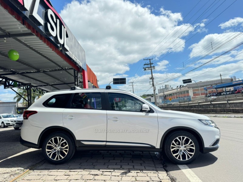 OUTLANDER 2.0 COMFORT 16V GASOLINA 4P AUTOMÁTICO - 2018 - CAXIAS DO SUL