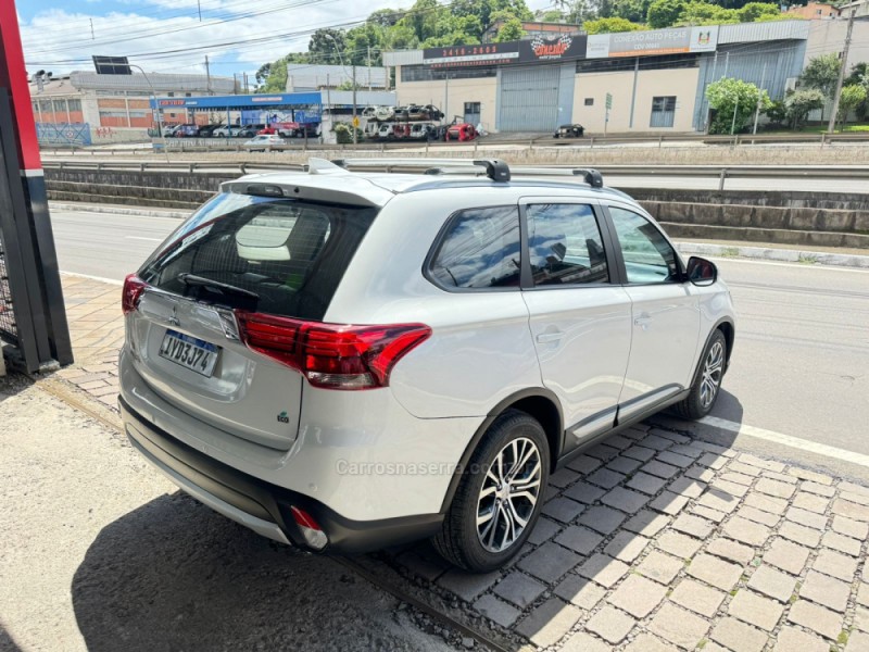 OUTLANDER 2.0 COMFORT 16V GASOLINA 4P AUTOMÁTICO - 2018 - CAXIAS DO SUL