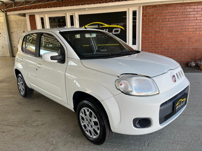 UNO 1.0 VIVACE 8V FLEX 4P MANUAL - 2014 - VACARIA