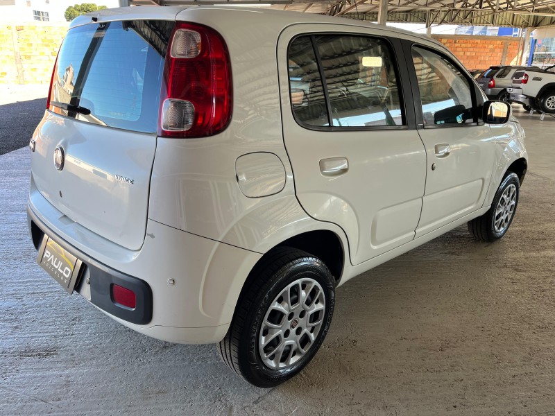 UNO 1.0 VIVACE 8V FLEX 4P MANUAL - 2014 - VACARIA