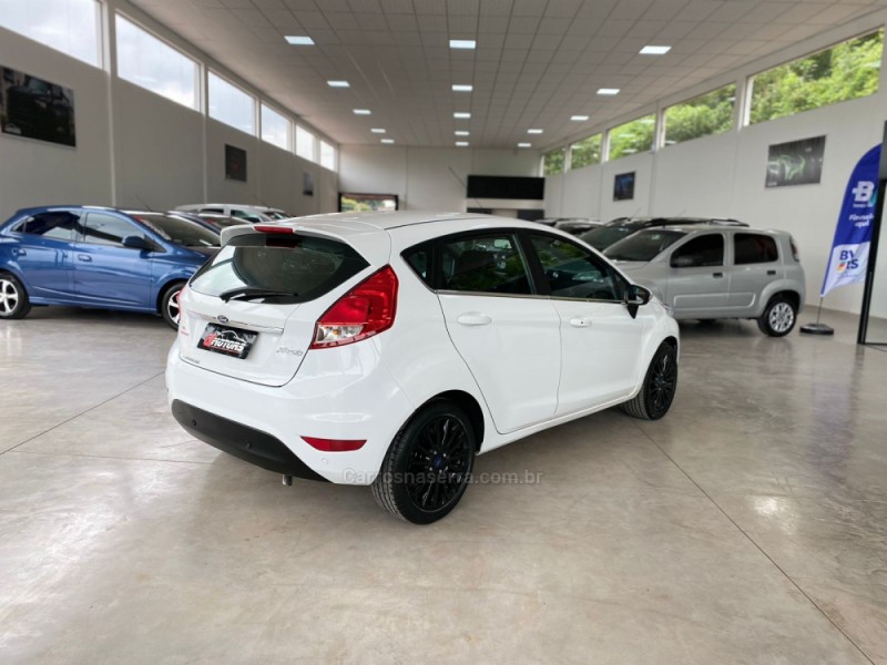 FIESTA 1.6 TITANIUM PLUS HATCH 16V FLEX 4P AUTOMÁTICO - 2016 - NOVO HAMBURGO