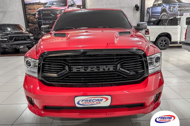 CLASSIC 5.7 V8 GASOLINA LARAMIE NIGHT EDITION CD 4X4 AUTOMÁTICO - 2022 - SARANDI