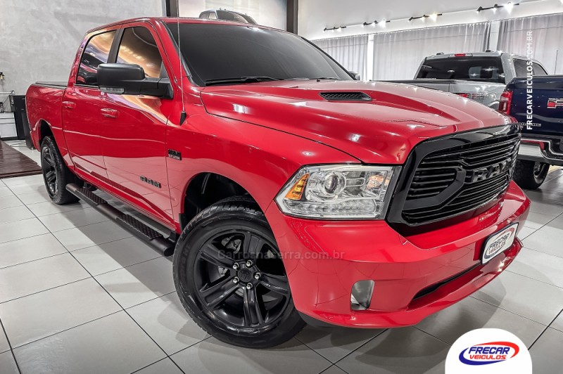 CLASSIC 5.7 V8 GASOLINA LARAMIE NIGHT EDITION CD 4X4 AUTOMÁTICO - 2022 - SARANDI