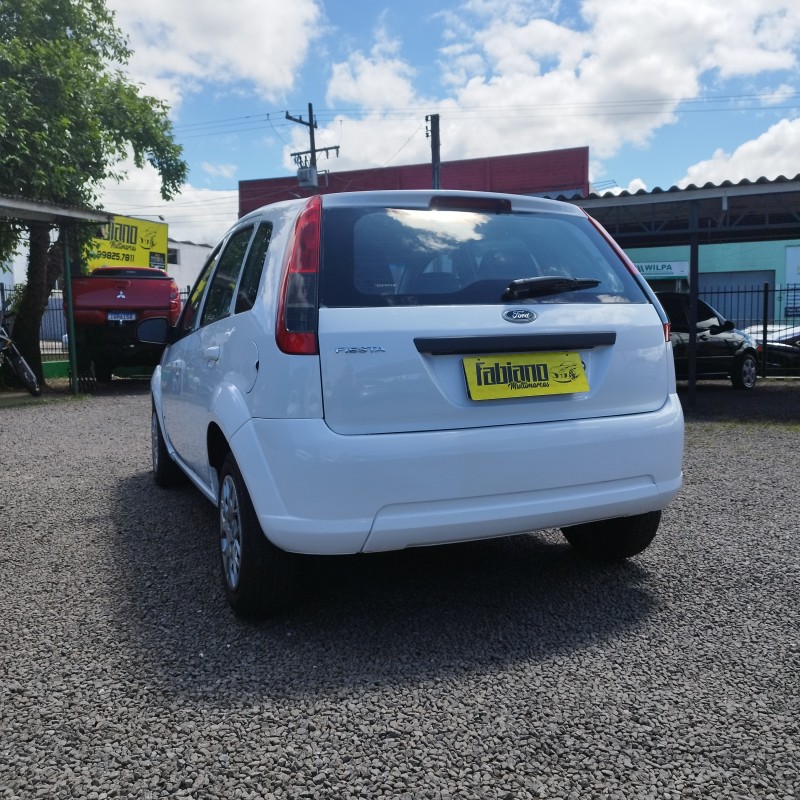 FIESTA 1.0 MPI 8V GASOLINA 4P MANUAL - 2014 - VENâNCIO AIRES