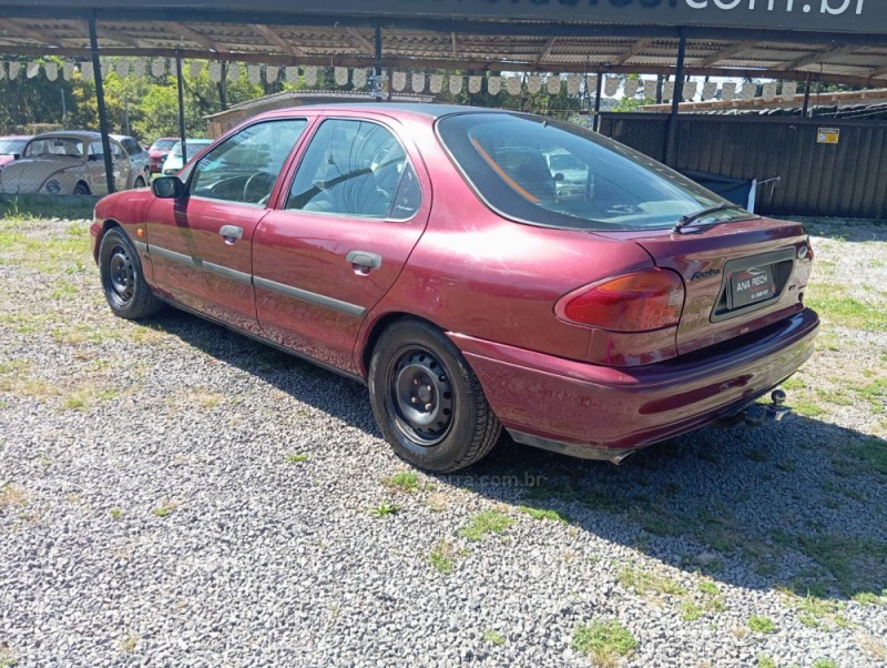 MONDEO 1.8 CLX 16V GASOLINA 4P MANUAL - 1995 - CAXIAS DO SUL