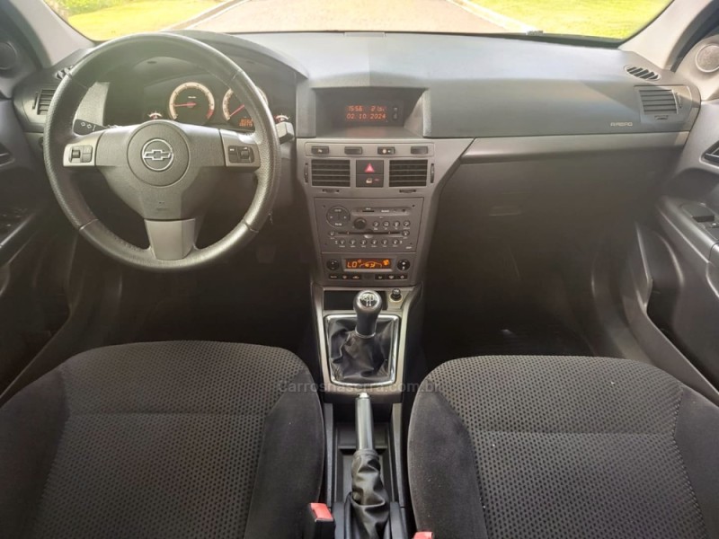 VECTRA 2.0 MPFI GT HATCH 8V FLEX 4P MANUAL - 2011 - BOM RETIRO DO SUL