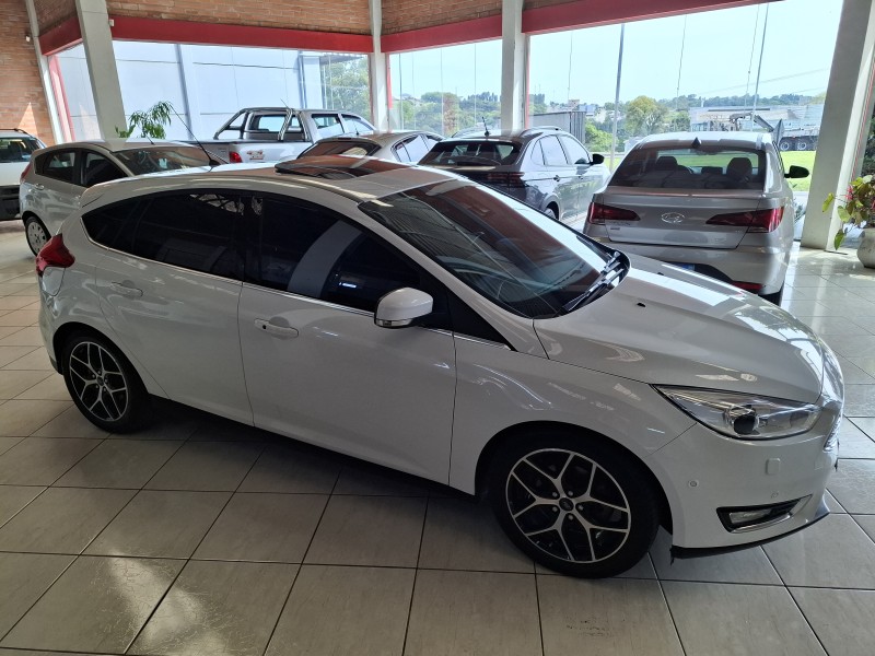 FOCUS 2.0 TITANIUM PLUS 16V FLEX 4P AUTOMÁTICO - 2016 - FARROUPILHA