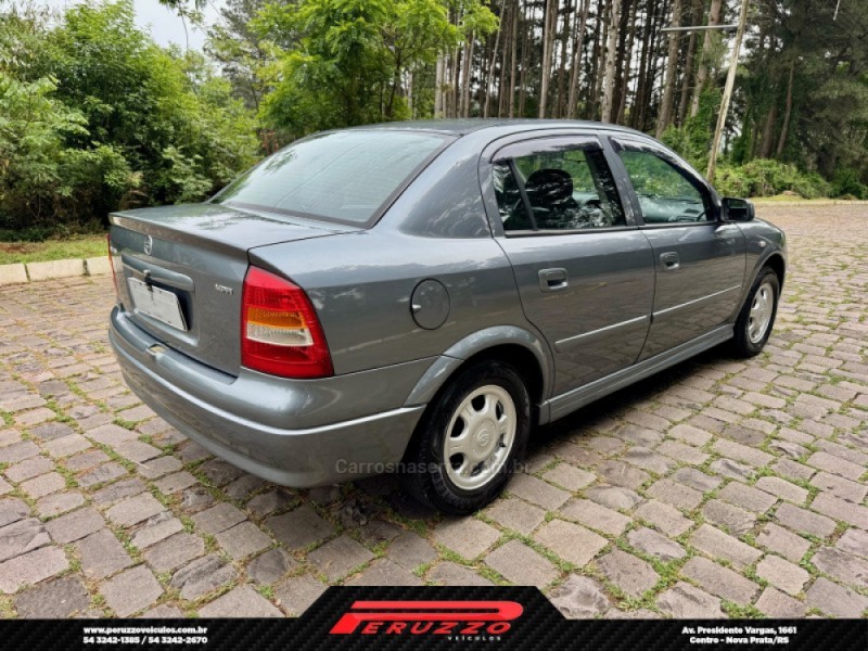 ASTRA 1.8 MPFI MILLENIUM II SEDAN 8V GASOLINA 4P MANUAL - 2001 - NOVA PRATA