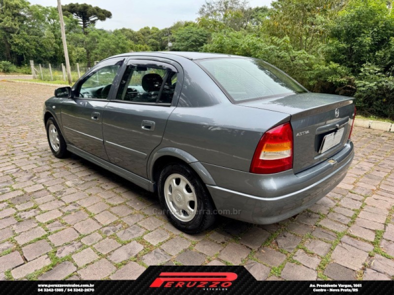 ASTRA 1.8 MPFI MILLENIUM II SEDAN 8V GASOLINA 4P MANUAL - 2001 - NOVA PRATA