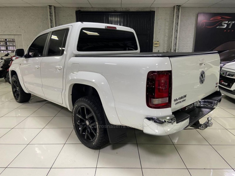 AMAROK 2.0 HIGHLINE 4X4 CD 16V TURBO INTERCOOLER DIESEL 4P AUTOMÁTICO - 2017 - ESTâNCIA VELHA