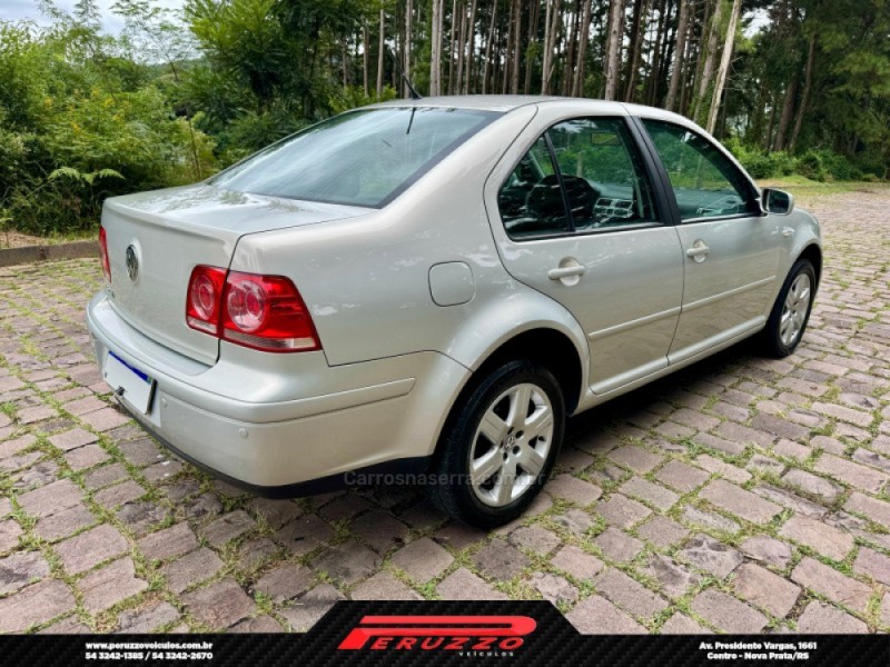 BORA 2.0 MI 8V FLEX 4P AUTOMÁTICO - 2011 - NOVA PRATA