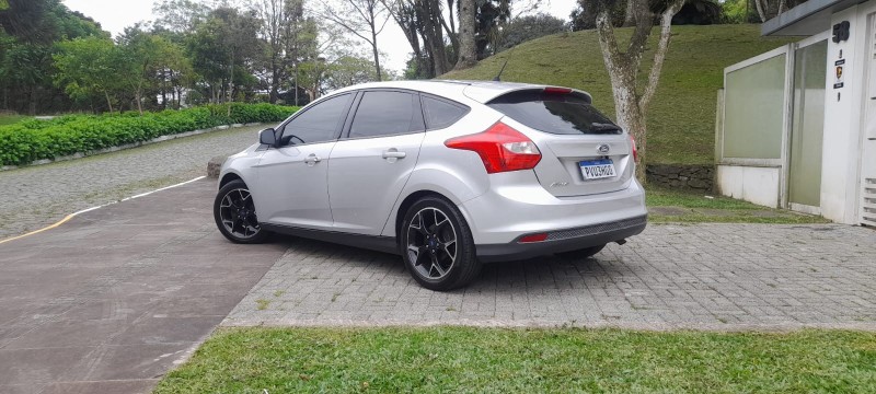 FOCUS 1.6 SE 16V FLEX 4P MANUAL - 2015 - FARROUPILHA