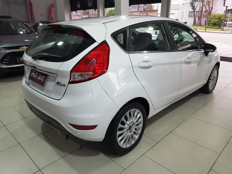 FIESTA 1.6 TITANIUM HATCH 16V FLEX 4P AUTOMÁTICO - 2015 - CAXIAS DO SUL